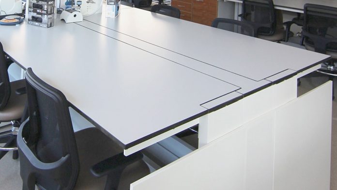How to Choose a Chemical Laboratory Workbench Worktop Material